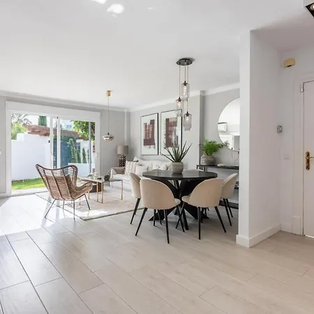 Modern Ground Floor With Private Garden In Nueva Andalucia Lägenhet *