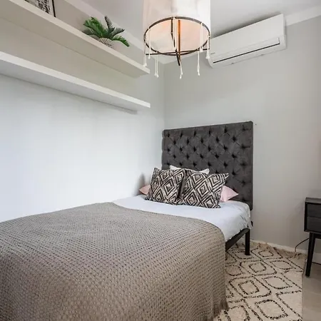 Lägenhet Modern Ground Floor With Private Garden In Nueva Andalucia Marbella