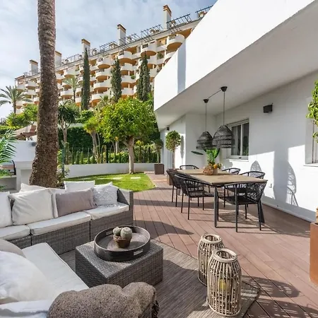 Lägenhet Modern Ground Floor With Private Garden In Nueva Andalucia