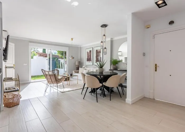 Modern Ground Floor With Private Garden In Nueva Andalucia Lägenhet *