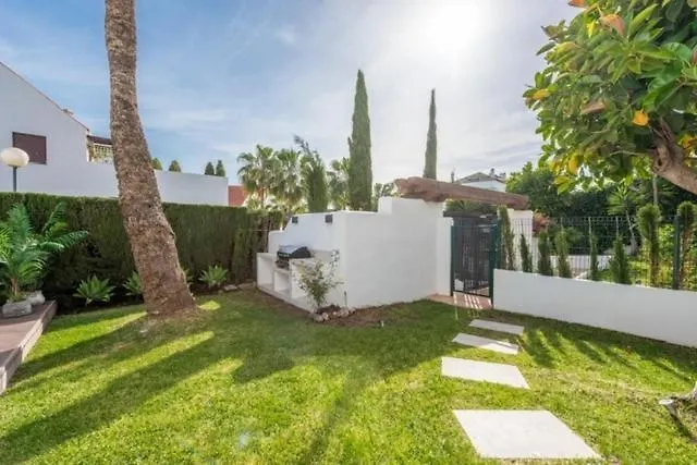Lägenhet Modern Ground Floor With Private Garden In Nueva Andalucia *